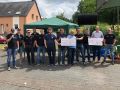 Foto Spendenübergabe; Foto (klein)  zeigt die Mitglieder mit den Vereinsvorsitzenden Rudi Rinnen und Thomas Treptau